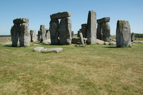 The_5000_year_old_ancient_site_of_Stonehenge.jpg