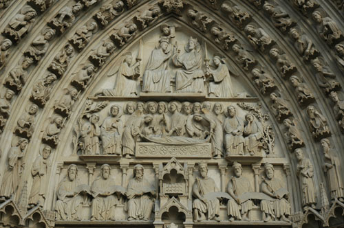 Some_of_the_decoration_on_Notre_Dame.jpg
