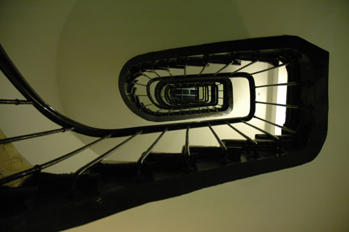 Staircase_in_our_hotel_Darcet.jpg