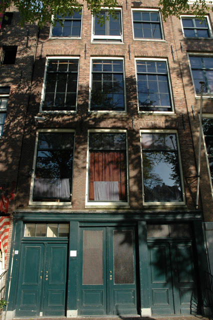 Anne_Frank_House_viewed_from_Outside.jpg