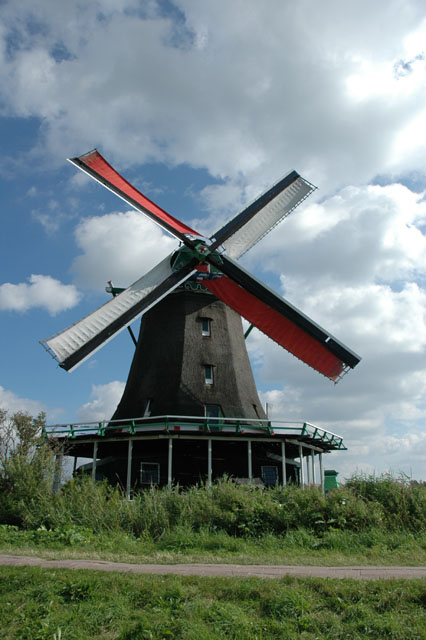 Handsome_looking_windmill.jpg