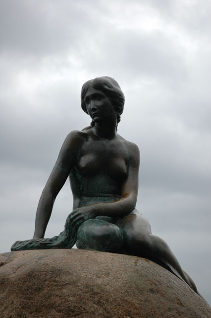 The_famous_Little_Mermaid_statue.jpg