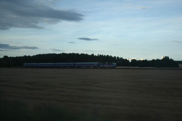 Train_in_the_countryside.jpg