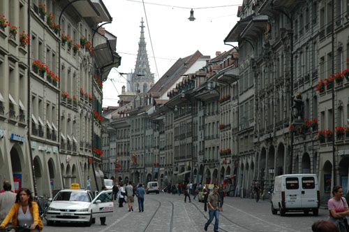 Street_life_in_Bern.jpg