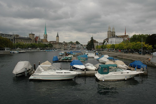Boats_on_the_river.jpg