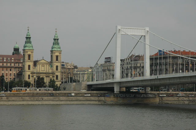 View_of_bridge_over_the_Danube.jpg