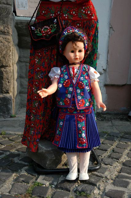 Traditional_Hungarian_outfits.jpg