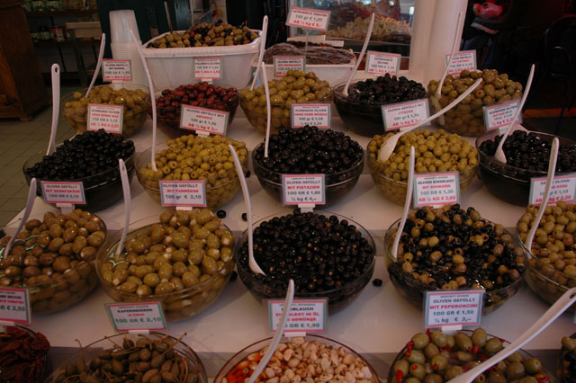 All_the_olives_you_could_want.jpg