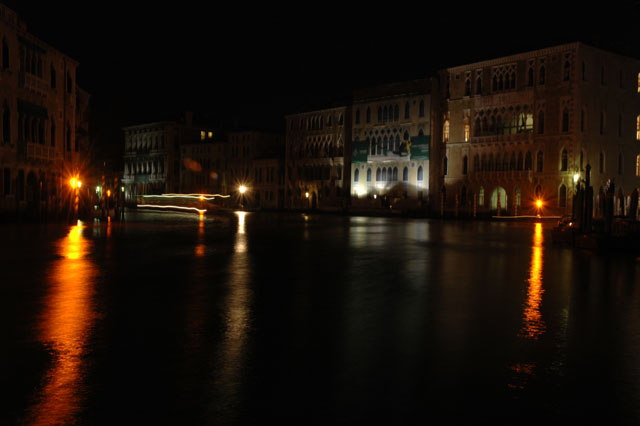 Grand_Canal_at_night.jpg