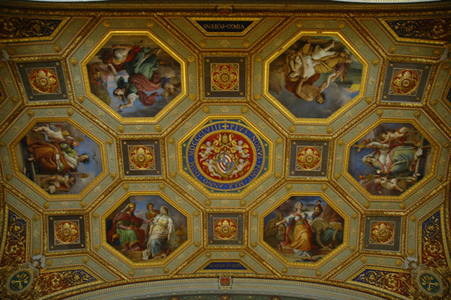 Ceiling_painting_2_in_Vatican_musuem.jpg