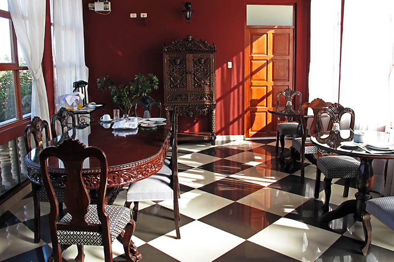 The elegant breakfast room at Casa Arequipa
