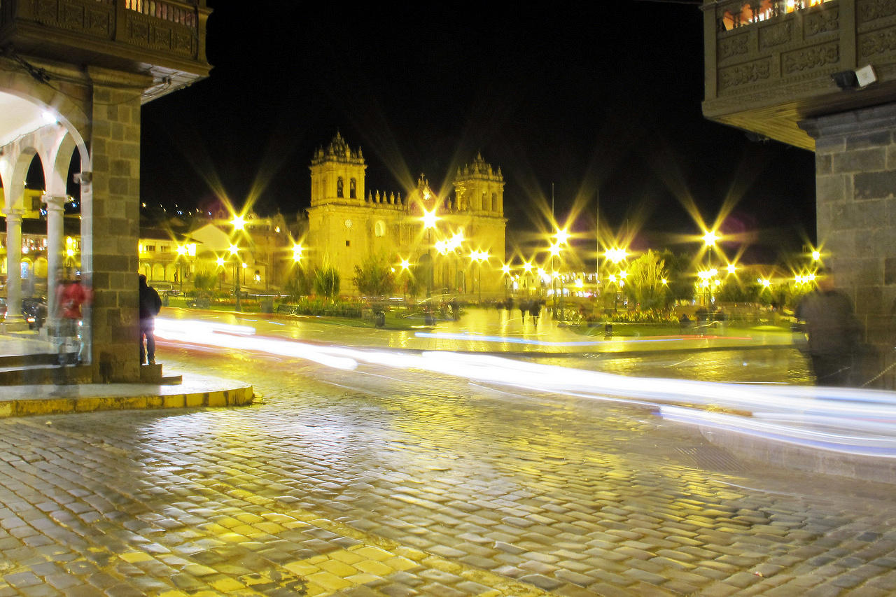 Plaza de Armas at night-2.jpg
