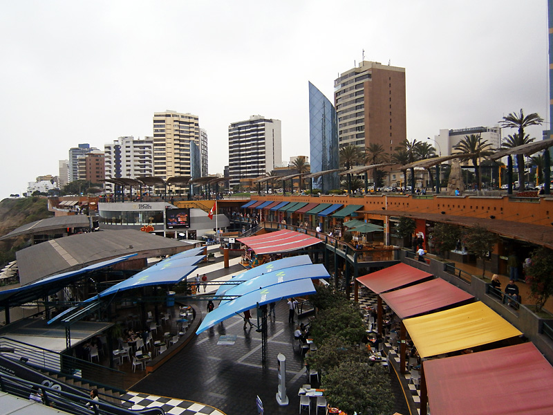 The very nice Larcomar Shopping mall in Miraflores.jpg
