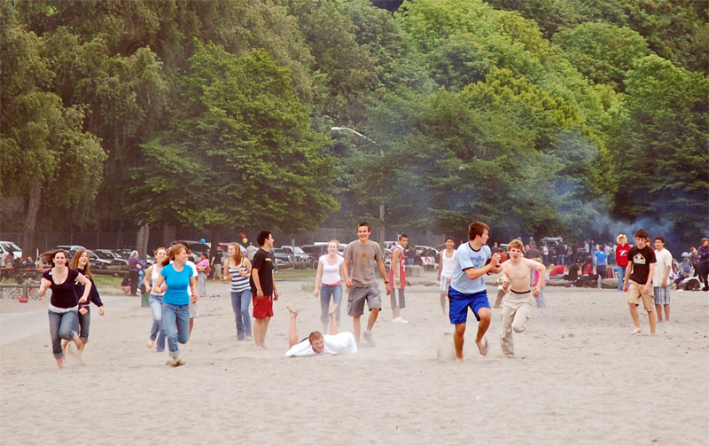 Friendly-football-game-on-the-beach.jpg