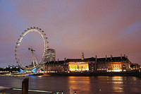 Night_shot_of_the_Thames_river_and_London_Eye.jpg