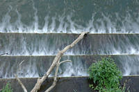 Slow_shutter_speed_shot_of_some_water_on_the_Avon_river.jpg