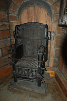 A_nail_chair_in_the_Torture_museum.jpg
