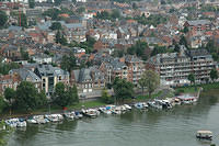 Riverside_in_Namur.jpg
