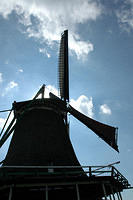 Windmill_from_the_side.jpg