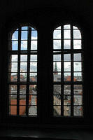 Window_in_the_round_tower.jpg