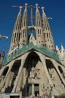 The_other_side_of_Sagrada_Familia.jpg