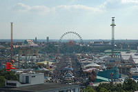 The_carnival_at_Oktoberfest_from_the_church.jpg