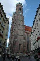 Frauenkirche_church_restored_after_WWII.jpg