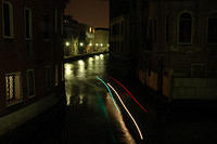 Night_shot_of_moving_boats.jpg