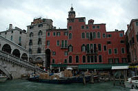 Shipping_goods_in_Venice.jpg