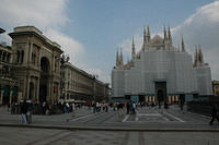 Plaza_and_front_of_Duomo_undert_reconstruction.jpg
