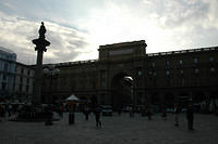 One_of_the_plazas_in_Florence.jpg