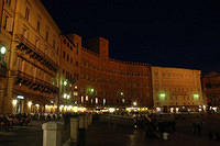 Piazza_Del_Campo_at_night.jpg