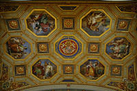 Ceiling_painting_2_in_Vatican_musuem.jpg