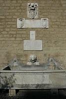One_of_several_old_fountains_around_Rome.jpg
