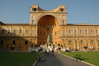 Vatican_City_musuem_courtyard.jpg