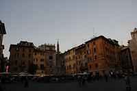 The_Piazza_around_the_Pantheon.jpg