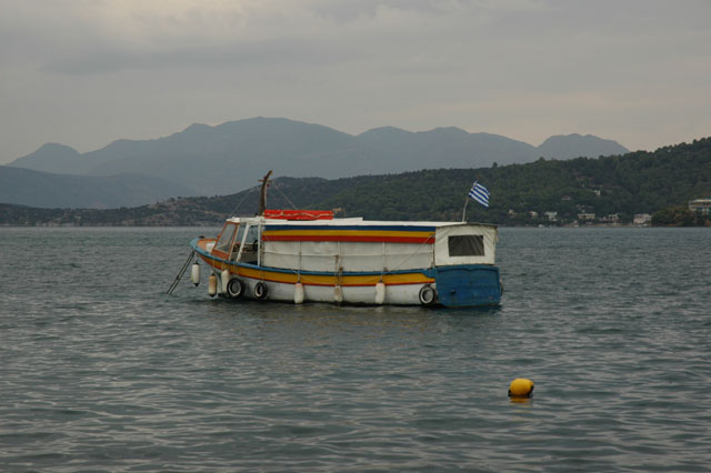 A_cool_looking_boat_near_Poros.jpg