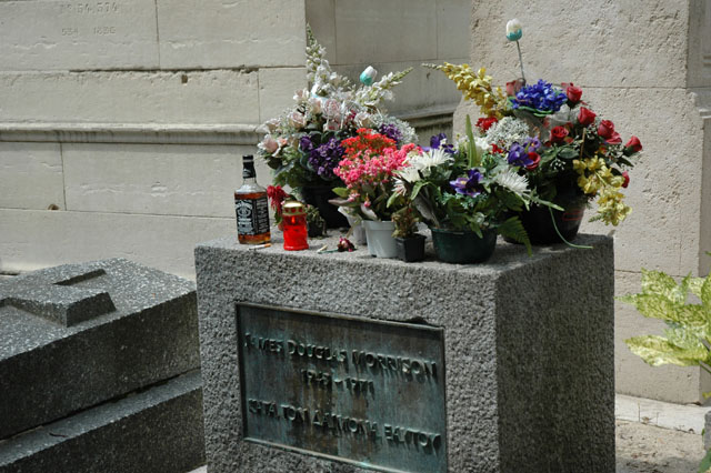 Jim_Morrisons_Grave_complete_with_cigarettes_whisky_and_flowers.jpg