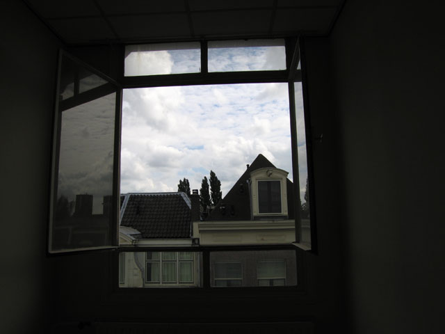 Window_in_our_hotel.jpg