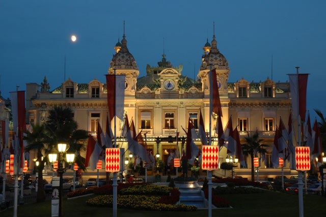 Monte_Carlo_casino_at_night.jpg