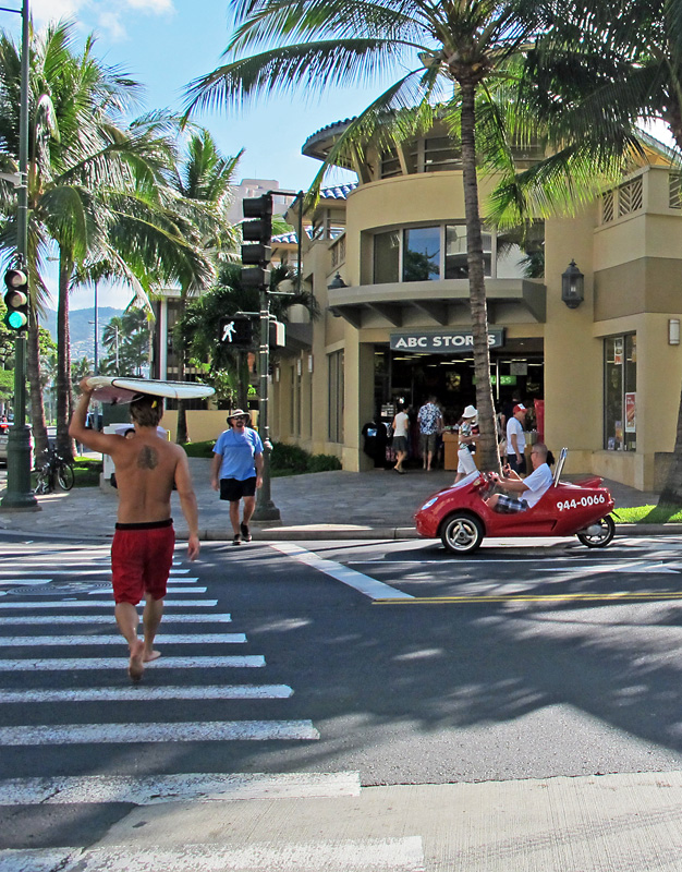 Street life in Waikiki.jpg