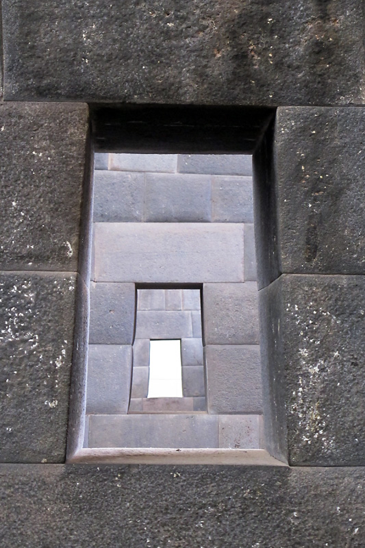 Inca windows at Koricancha.jpg