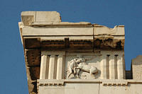 Corner_of_the_roof_on_the_Parthenon.jpg
