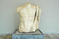 Ancient_statue_in_the_musuem.jpg