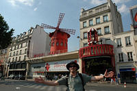 In_front_of_the_Moulin_Rouge.jpg