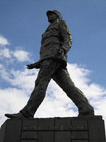 Statue_of_Charles_De_Gaulle_in_Champs_De_Ellyes.jpg