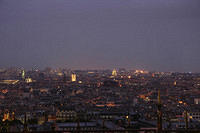 View_of_Paris_by_night_from_Sacre_Coeur.jpg