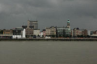 Antwerp_from_the_other_side_of_river.jpg