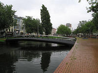 Canal_in_Rotterdam.jpg