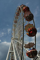 Ferris_wheel_on_Kurfurstendam_street.jpg